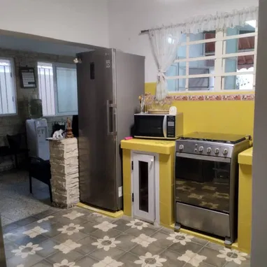 Casa independiente+apartamento en Santa Fe con garaje, patio y demás comodidades - 10/10