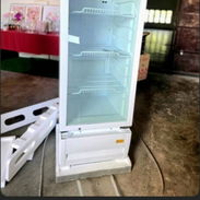 EXHIBIDORA ROYAL VERTICAL  COLOR BLANCO  8.5 PIES(240 LITROS) SUS LLAVES,CIERRES,RUEDAS LUZ INTERIOR  MEDIDAS:590X655X15 - Img 55882794