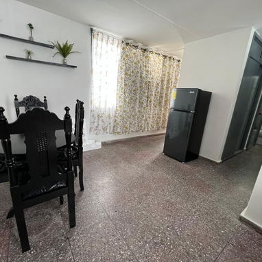 Alquiler de apart. 2 cuartos en el Vedado - Img 122272433