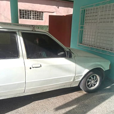 Carro Ford del 91 que es el carro más barato en Holguín - Img 125896415