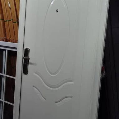 Puertas super seguras con marco y llaves - Img 124972740