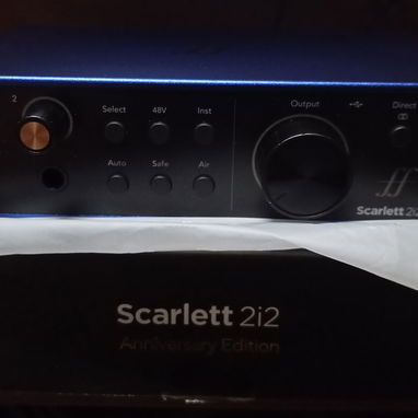 Interfaz de Audio Focusrite Scarlett 2i2 Gen4 Anniversary Edition (OPEN BOX) - 3/7