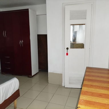 Renta de apartamento de una habitación por 17 y K. Vedado - 8/8