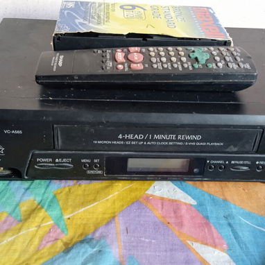 Proyector y videocasetera - Img 123128943