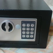 Caja fuerte pequeña con cerradura electrónica - Img 55883585