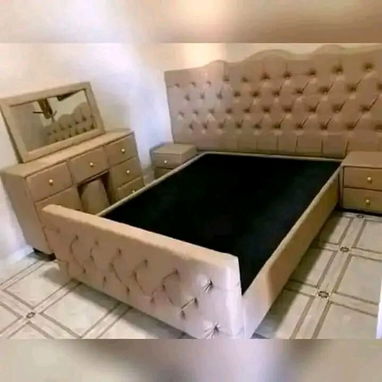 Juego de cuarto capitoneado - 4/4