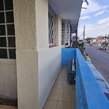apartamento en planta alta, ubicado en un íntimo edificio de solo 4 unidades en la tradicional Avenida 19. - 2/6