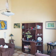 SE VENDE CASA de 1 habitación (Casa puerta de calle puntal alto, techo placa libre, teléfono fijo, gas de la calle, etc) - Img 57180053