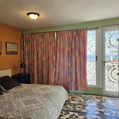 DISPONIBLE! Hostal de renta OPCIÓN renta por noche/ renta por meses o lineal para larga estancia - Img 110020669