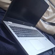 OJO VENDO EN 260 USD LAPTOP HP DE USO 💎 CARACTERÍSTICAS PRINCIPALES: • 🚀 Procesador: Intel Core i5-8350U (8va Generac - Img 56183154