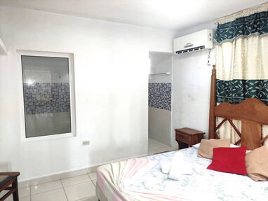 Se renta casa grande y confortable de 5 habitaciones en la playa de guanabo con piscina. 54026428 - Img main-image