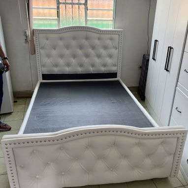 Cama tapizada disponible - Img 121847447