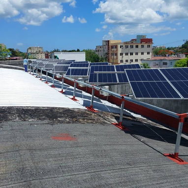 Se asen estructuras para paneles solares - 2/6