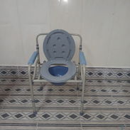 SILLA SANITARIA PORTÁTIL CON CUBETA - Img 57979489