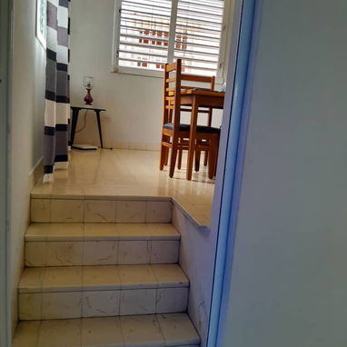 En el Mónaco!! Con ubicación excepcional para negocio!!! Chalet década del 50 con enorme patio y garaje!!!! - Img 117764445