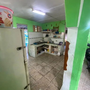 Vendo casa en Marianao pogolotti Cuenta con dos habitaciones contando también con sala, cocina comedor ,baño, traspatio - Img 126005568