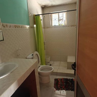 Vendo casa con todo en playa puente 5 9097239  Papeles en regla Precio 15mil  Cocina camas split televisor muebles refri - Img 123566126