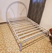 Cama matrimonial de tubo fuerte color blanco - diseño moderno - Img 48559541