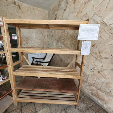 Vendo exhibidor de madera - 2/3
