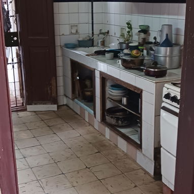 Se vende o se negocea por carro Casa colonial en la vivora detrás del cupet de 10 de octubre y acosta - 9/10