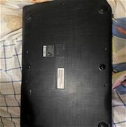 Laptop acer 14 pulgadas tiene un detalle en la bisagra - Img 45824696