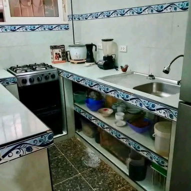 Casa de 4 plantas y 4 cuartos en pasillo interior en el VEDADO en 25000 - 3/7