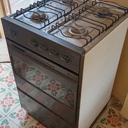 Se vende cocina con horno de gas  y cocina de 4 fogones - Img 55737629