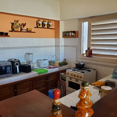 Venta de precioso apto de 2 cuartos totalmente remosado frente de calle en Playa. Todo nuevo!!! - Img 112074533