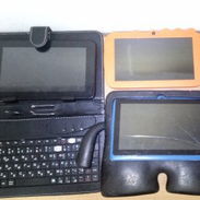 3 tablet 2 forros  tablet azul y naranja rotos x pantalla  tablet negro funciona pero no dura la batería 2 forros  estoy - Img 56903566