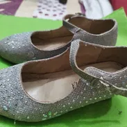 En venta un par de zapatos de uso para niña. - Img 54190633