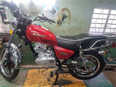 Vendo moto de gasolina suzuki GN125 - Img 65884011