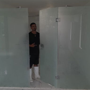En ⚡DELUXE GLASS ENTERPRISES⚡Somos Especialistas en instalaciones de cristal sin marcos. - Img 121790006