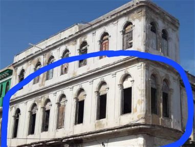 Se vende casa en Centro Habana de 3 cuartos con VISTA al MAR, la casa hace esquina en un primer piso, a 200m del hospita - Img main-image