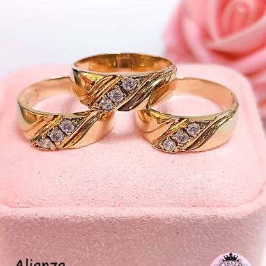 Alianzas Macizas y troqueladas. El precio varia según talla y diseño.  Garantía incluida. LM joyería. - 2/3