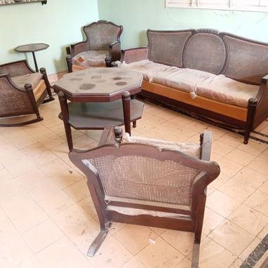 EN VENTA JUEGO DE SALA ANTIGUO. MUY BUEN ESTADO. CONTACTE AL WSAPP CON UNA OFERTA DE PRECIO !!! - Img 122845867