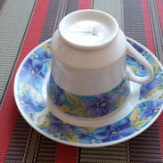 Juego de 4 tazas de café con leche, porcelana. Taza con su plato. - Img 56666462