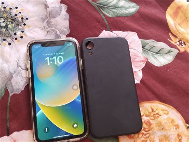 Se vende iPhone XR impecable - Img 67702770