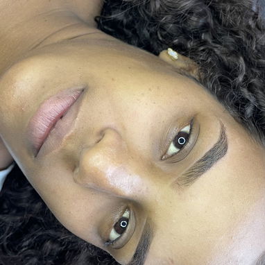 Servicio de cejas y depilación - 2/5