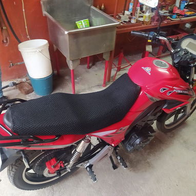 SE VENDE  MOTO PUMA TAL CUAL LA VE  Buen estado de gomas  BATERÍA  Topmaq 72x35 haciendo 65-75km. - Img 123056572