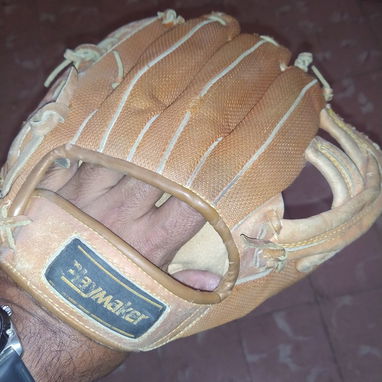 Se venden 3 Guantes de baseball de uso - Img 117124029