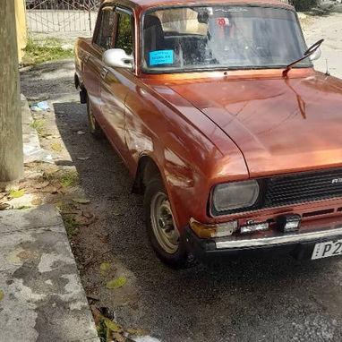 Venta de carro marca Moskvich en el Vedado - 3/10