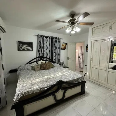 📱 Residencia de Lujo en Miramar: Seguridad y Confort en Planta Baja 🏛️ - Img 115930618