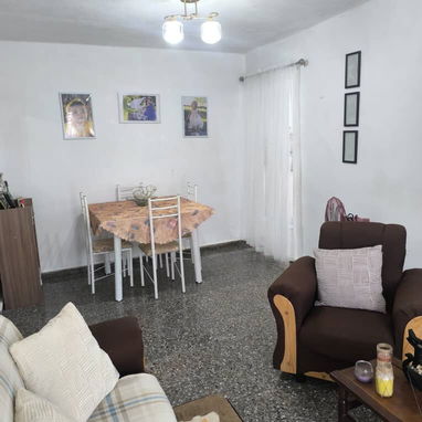 Se vende un apartamento en 4to piso en Alamar, zona 17. Calle Ancha. Habana del Este.  Consta de 2 cuartos (1 climatizad - 8/9