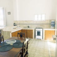 🏠 House for rent in El Vedado. 2 bedrooms with air conditioning, ideal for international students. Book: +5355284821 - Img 55173885