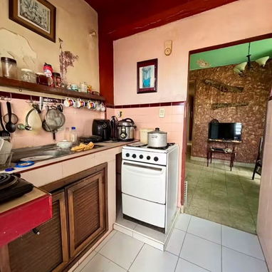 AMPLIO APARTAMENTO CAPITALISTA EN CASINO DEPORTIVO POR 22000! (3 CUARTOS Y MEDIO, 2 BAÑOS Y BALCÓN) - 4/6