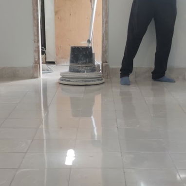 Brigada de pulido de pisos, mantenimiento y restauración de superficies. Contamos con más de 10 años de experiencia. - Img 121600859