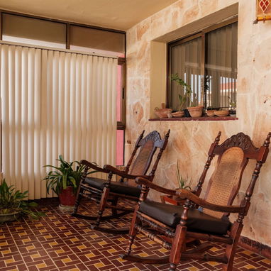Se vende planta baja de una casa biplanta ubicada en el Náutico a pocos metros del mar. - 7/10