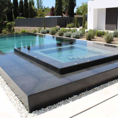 MAESTRO DE OBRAS EN PISCINA Y JACUZZI - 3/4
