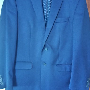 Vendo trajes en perferto estado el sepa de trajes verás en las fotos.. - 6/10
