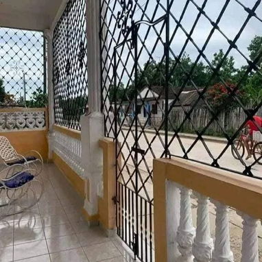 Se realizan trabajos de rejas - 3/10